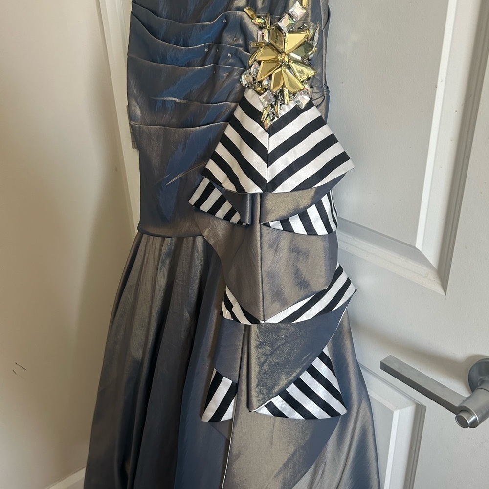 Tony Bowls Gala Dress Ball Gown Size 10 - Picture 5 of 11